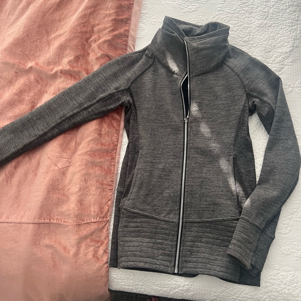 Lululemon jacket size 8